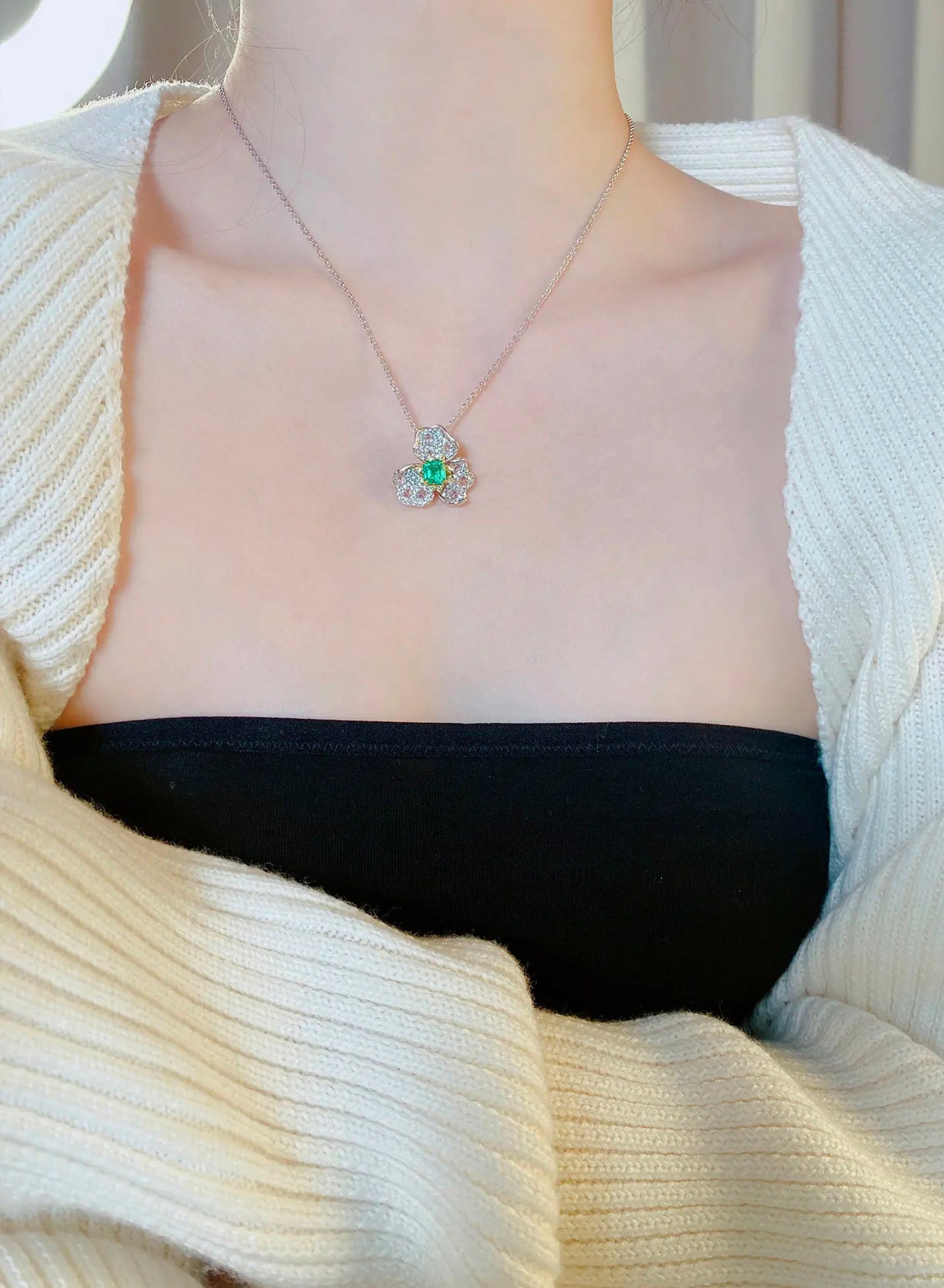 Tri-petal Fleur Necklace