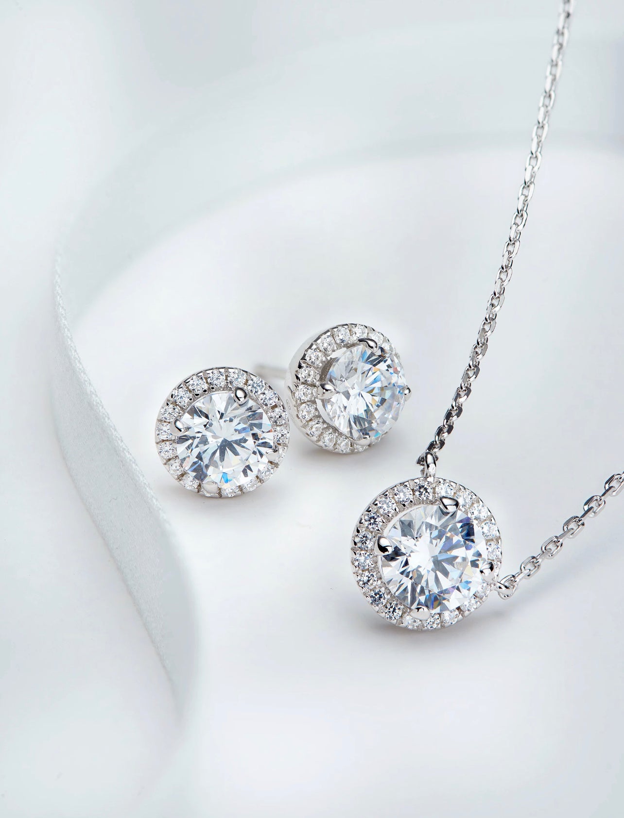 The Stella Round Moissanite Set by Intricata co.