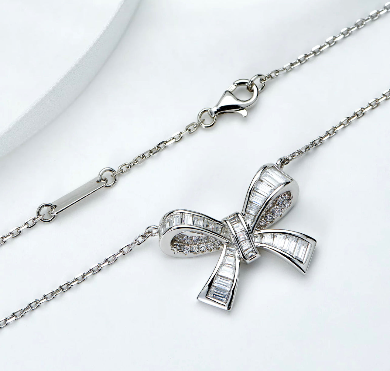 The Bow-knot Ribbon Moissanite Set by Intricata co.