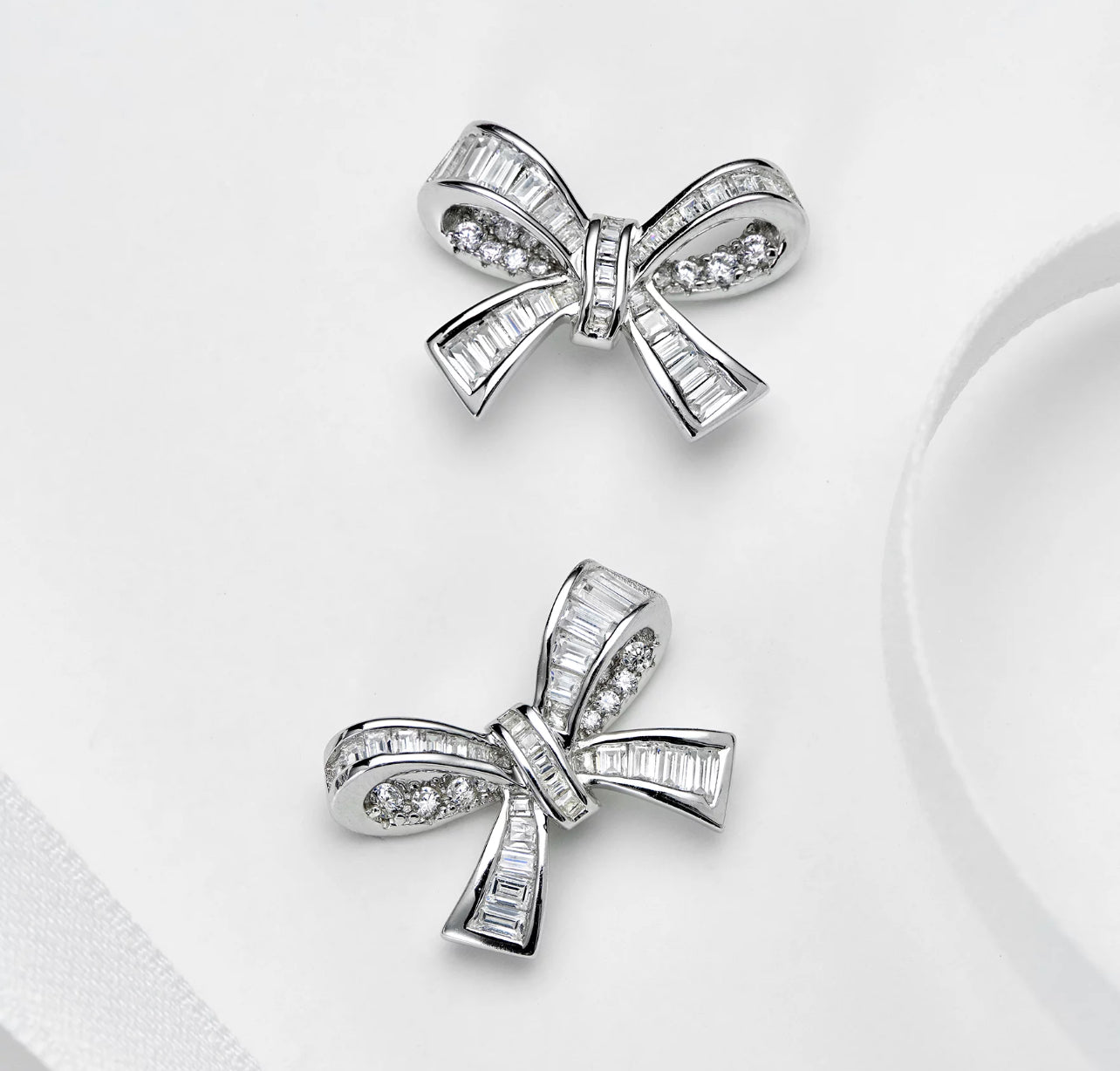 The Bow-knot Ribbon Moissanite Set by Intricata co.